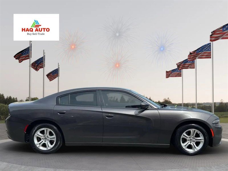 Used 2020 Dodge Charger SXT image 4