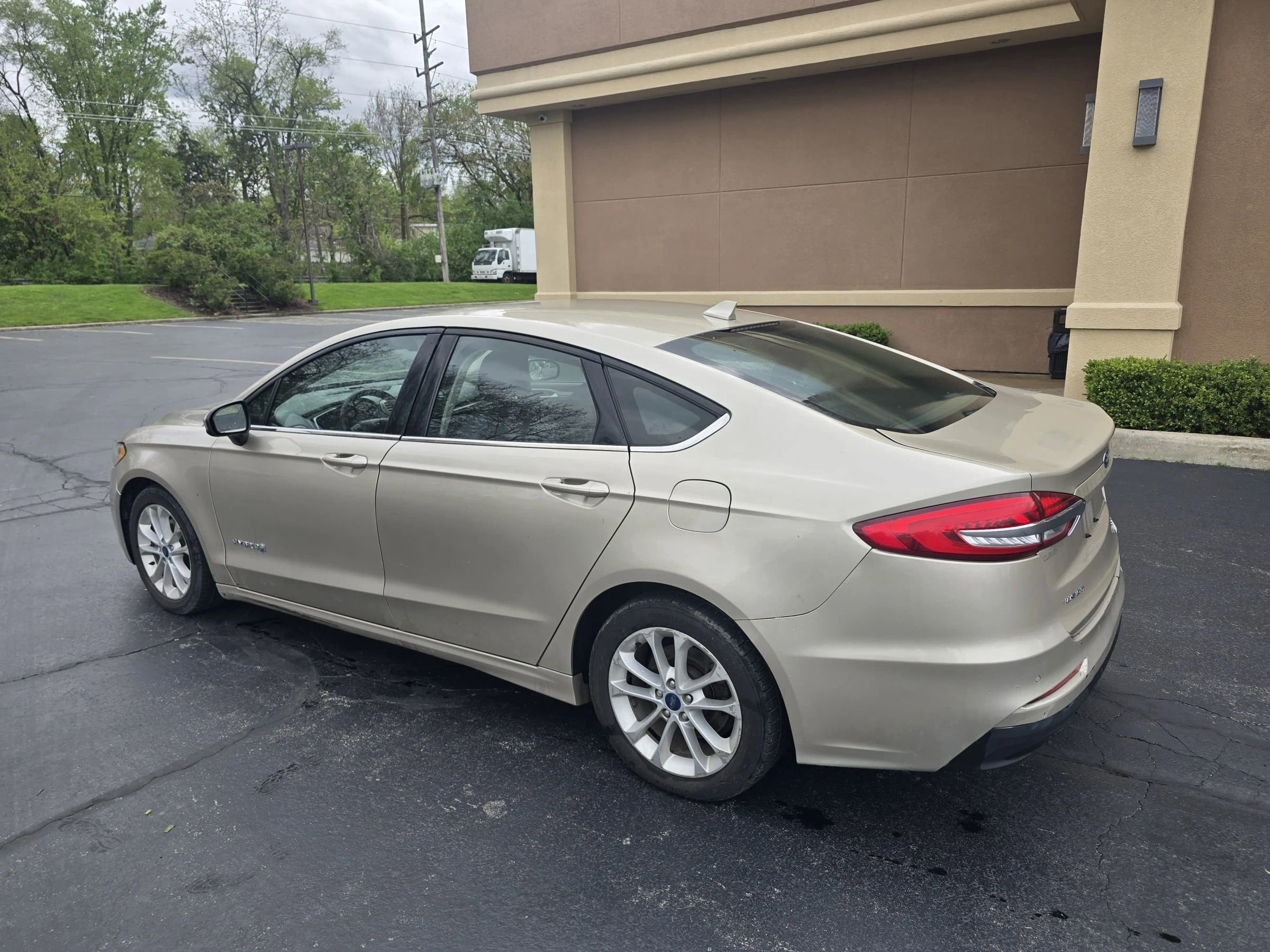Used 2019 Ford Fusion SE FWD image 16