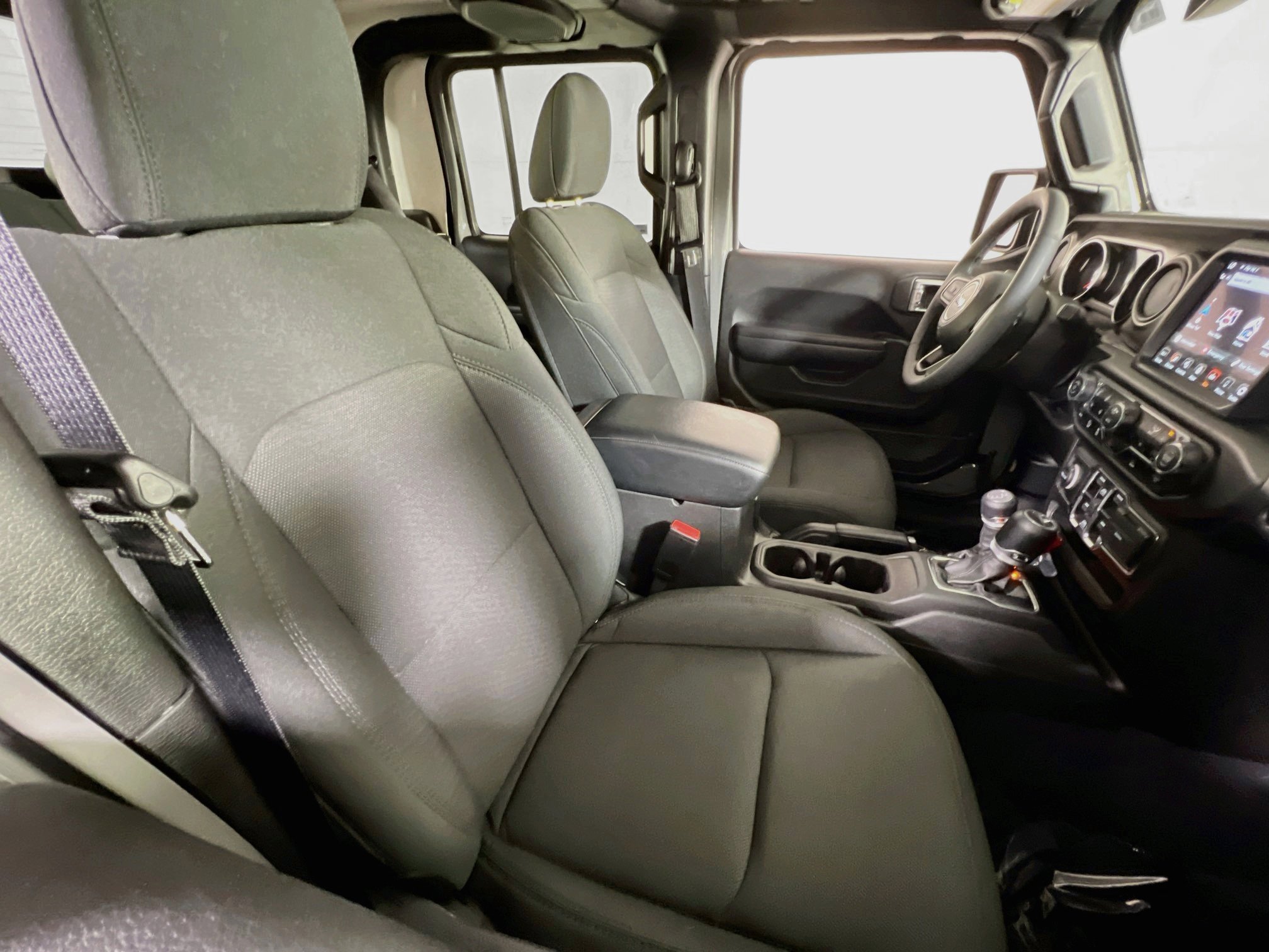 Used 2023 Jeep Gladiator Willys AWD/4WD image 27