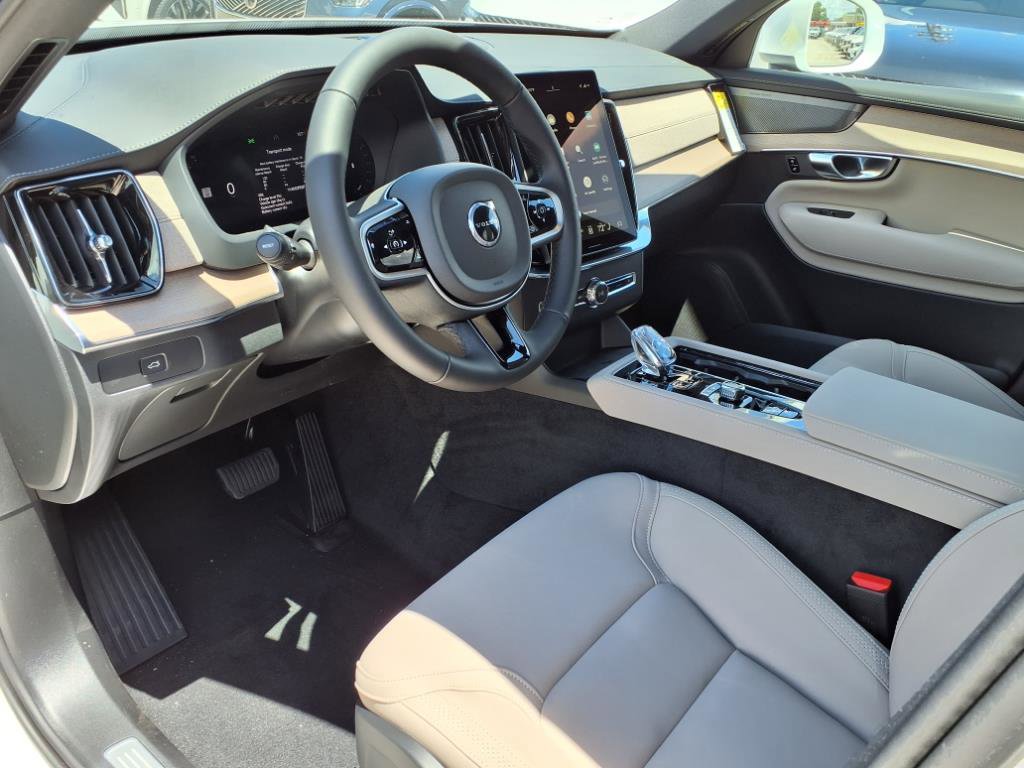 New 2026 Volvo XC90 B6 Plus w/ Protection Package Premier image 12