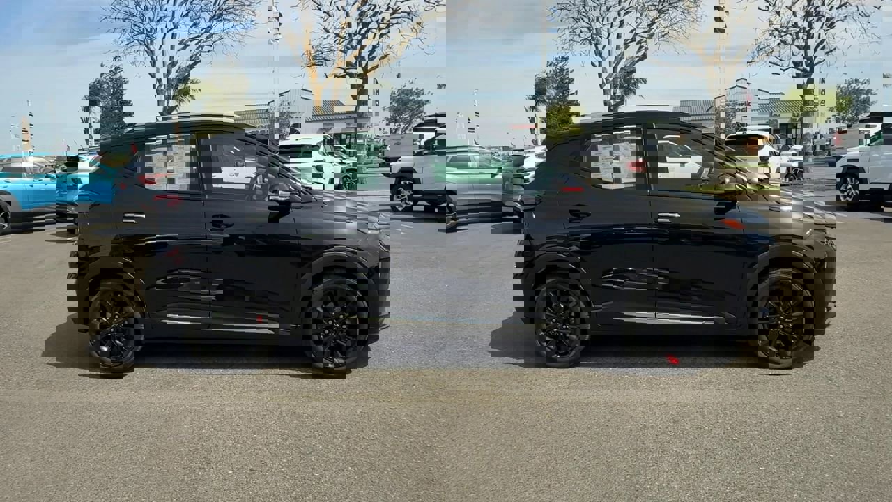 Used 2023 Chevrolet Bolt EUV Premier w/ Sun & Sound Package image 8