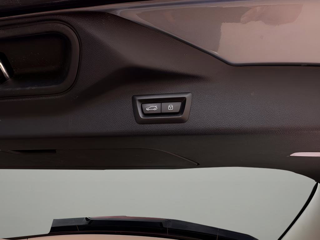 Used 2024 BMW X7 xDrive40i image 32