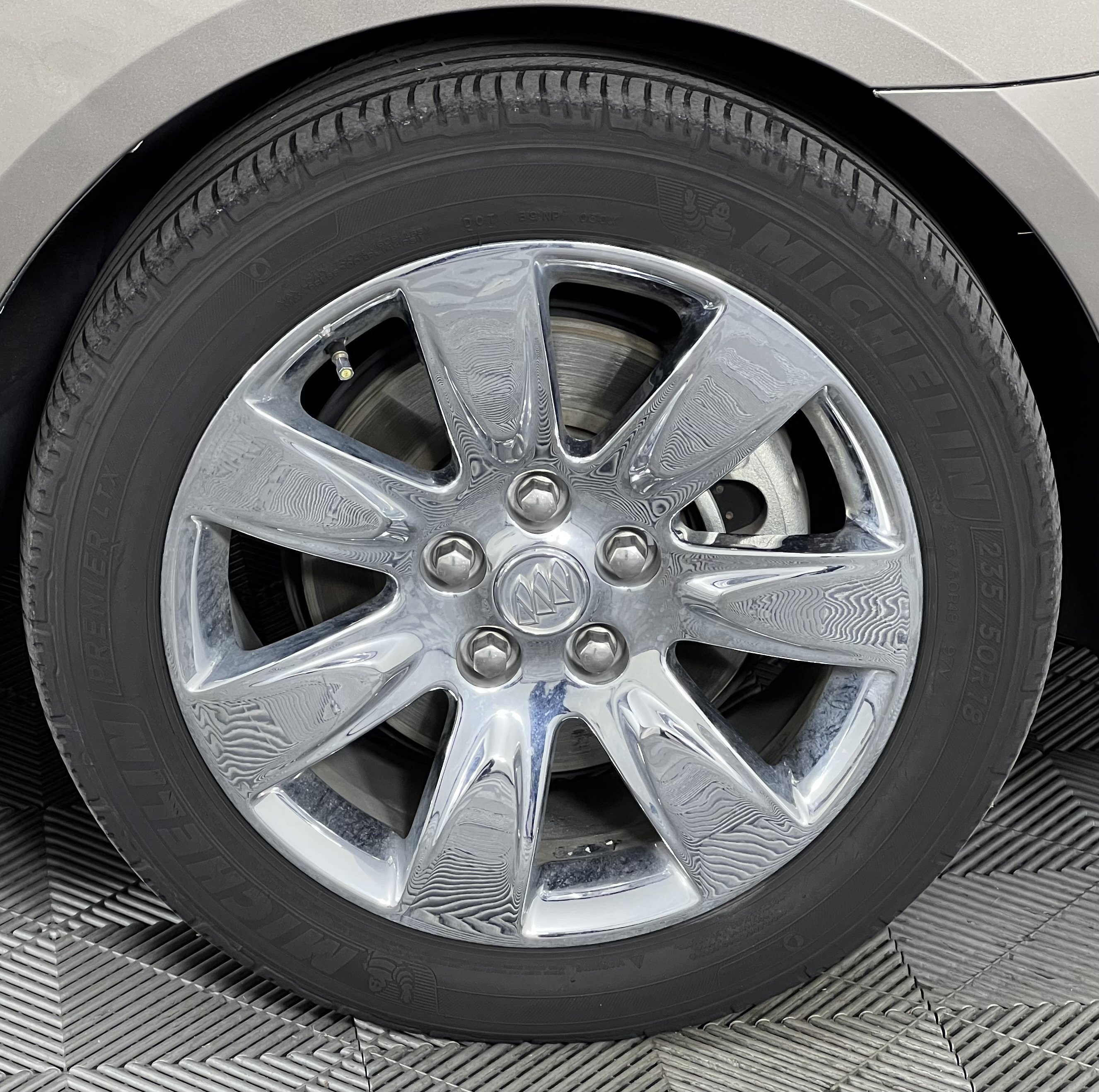 Used 2010 Buick LaCrosse CXS image 15