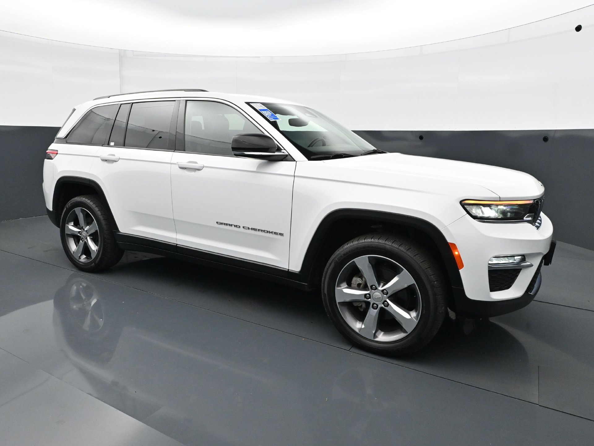 Used 2022 Jeep Grand Cherokee Limited AWD/4WD image 9