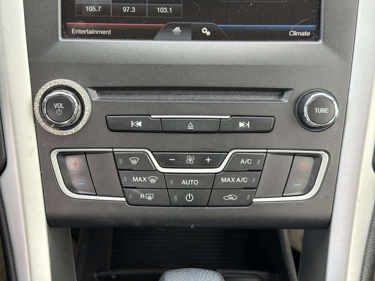 Used 2016 Ford Fusion SE AWD/4WD image 18