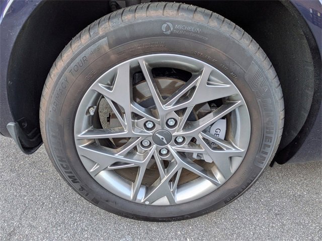 Used 2025 Genesis GV70 2.5T w/ Select Package image 8