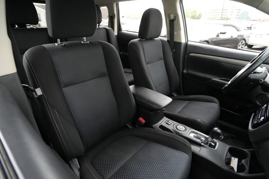 Used 2016 Mitsubishi Outlander SE AWD/4WD image 28