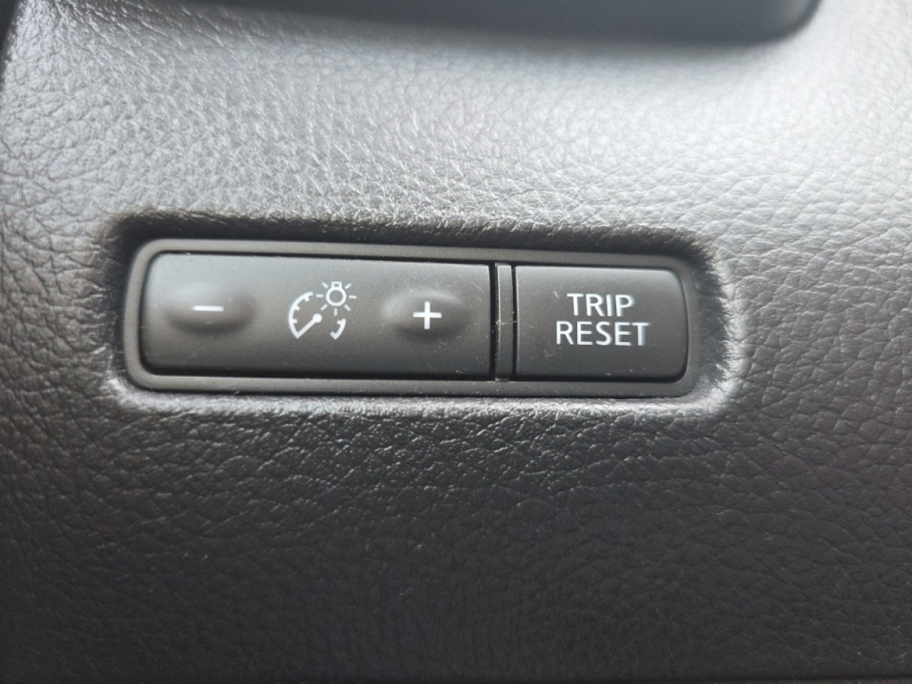 Used 2019 Nissan Rogue SV image 26