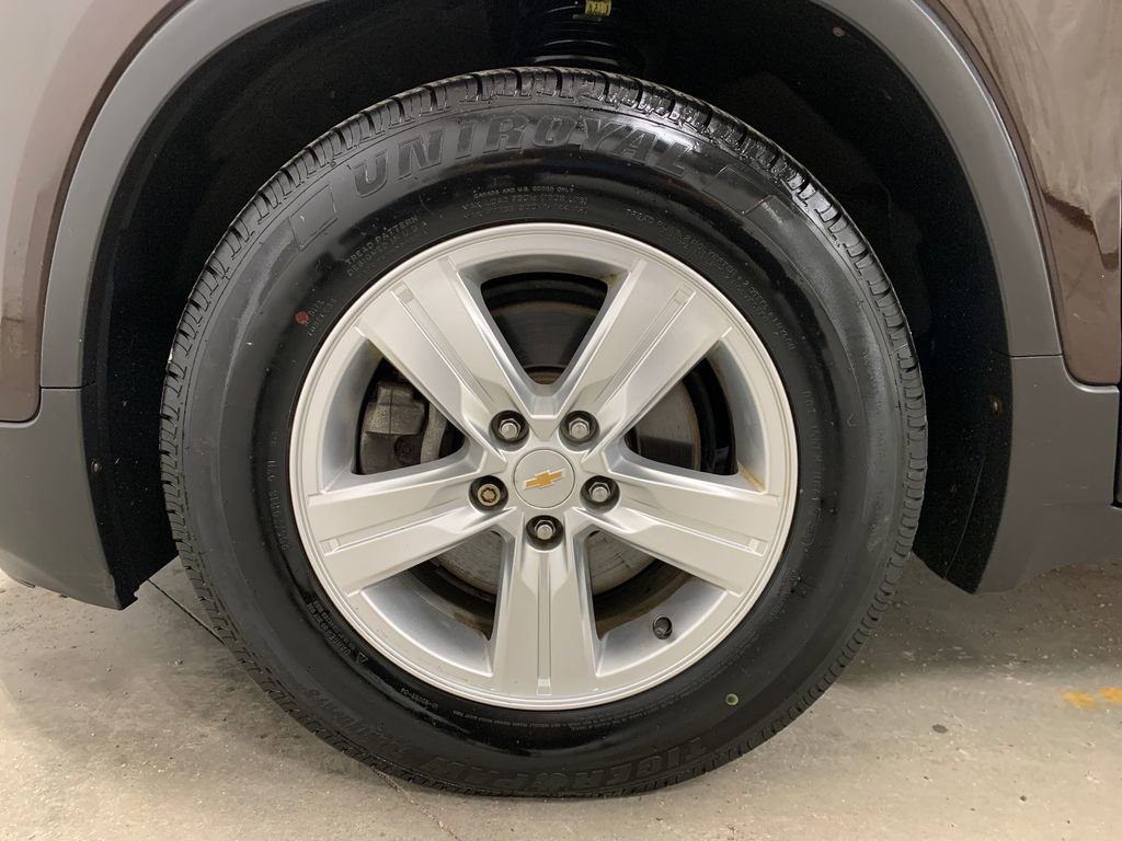 Used 2015 Chevrolet Trax LT w/ LT Sun and Sound Package image 2