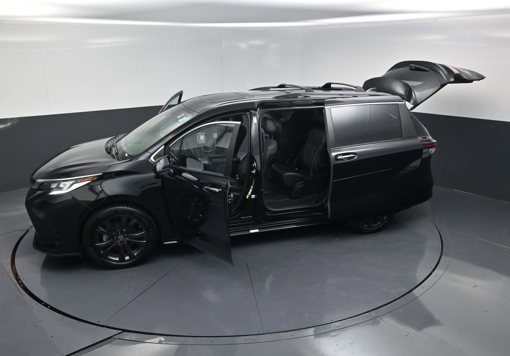 Used 2023 Toyota Sienna XSE image 28