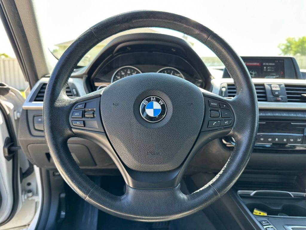 Used 2018 BMW 320i xDrive Sedan w/ Convenience Package AWD/4WD image 30