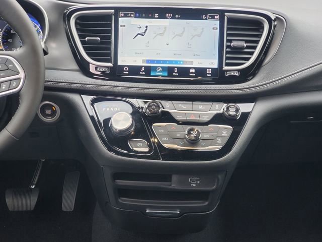 New 2026 Chrysler Pacifica Select AWD/4WD image 17