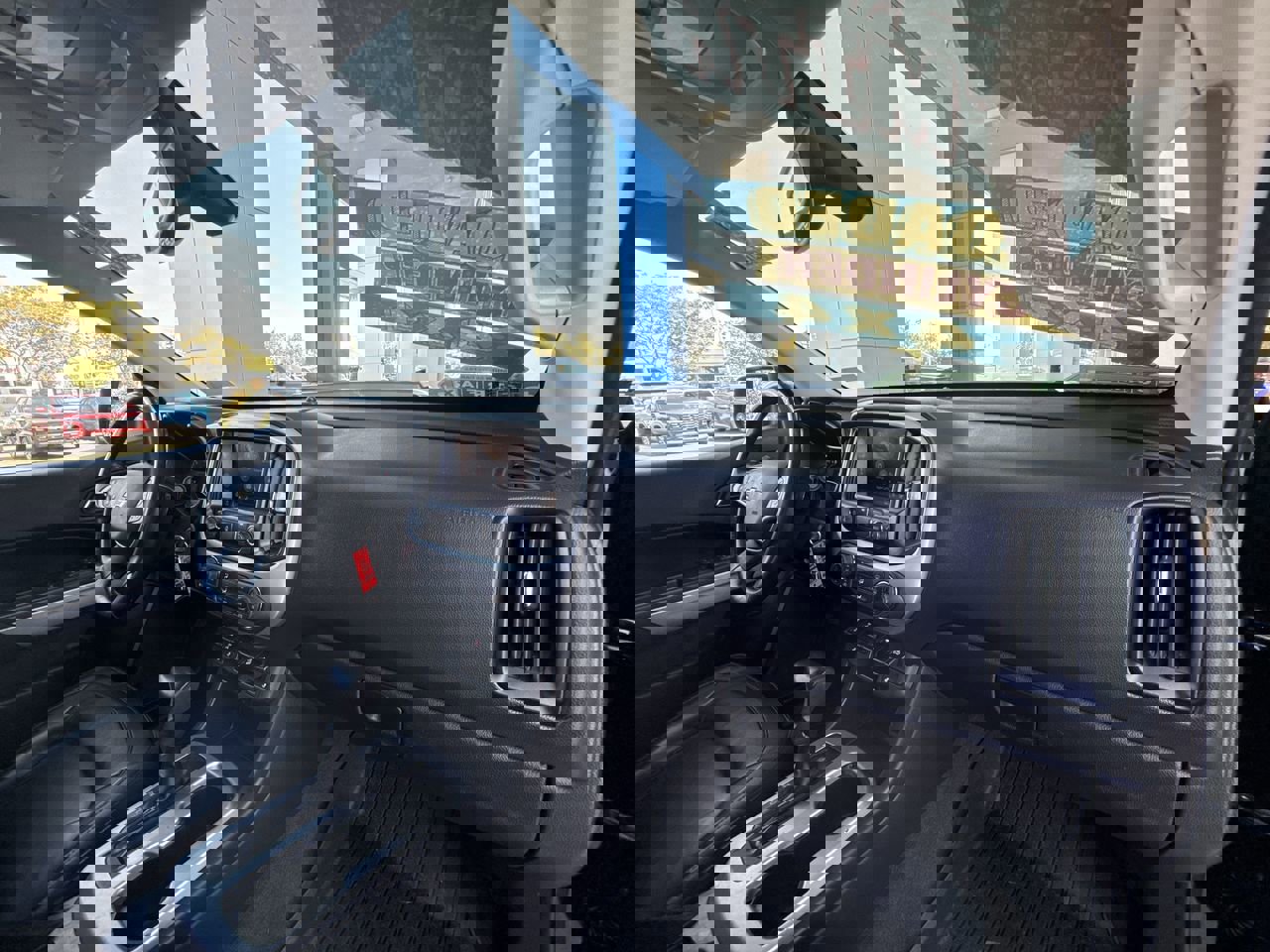 Used 2021 Chevrolet Colorado ZR2 w/ Colorado ZR2 Bison Edition image 24