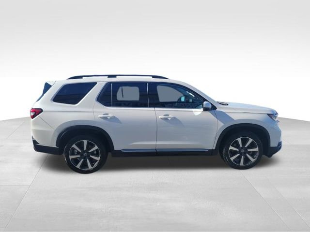 Certified 2025 Honda Pilot Touring image 6