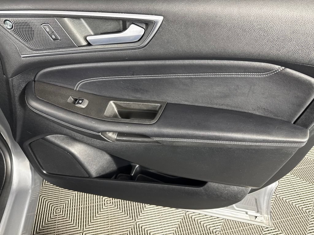 Used 2022 Ford Edge Titanium w/ Cargo Accessory Package AWD/4WD image 33