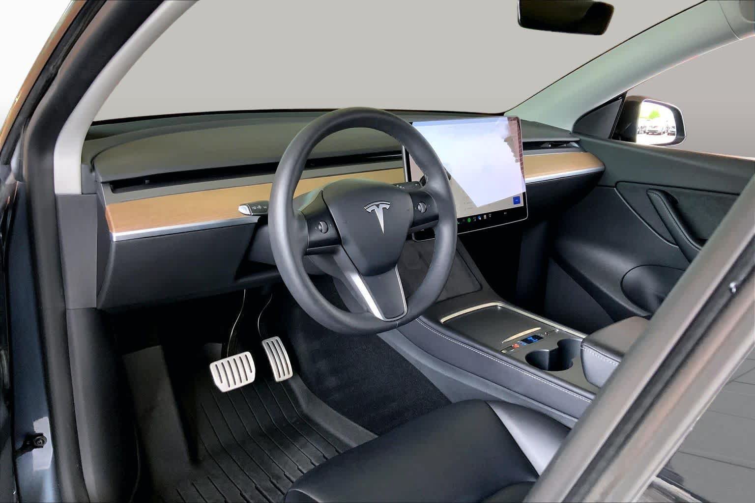 Used 2022 Tesla Model Y Performance AWD/4WD image 16