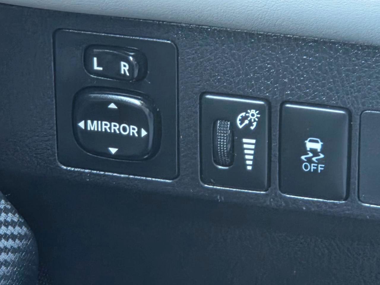 Used 2014 Toyota RAV4 Limited image 27