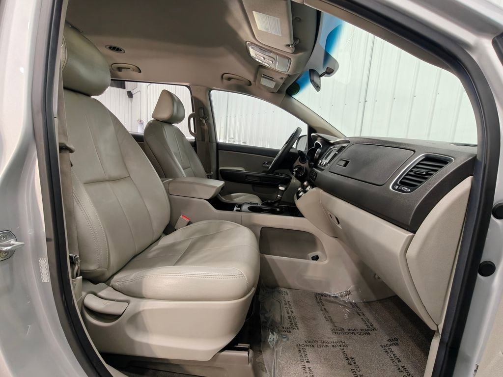 Used 2018 Kia Sedona L FWD image 25