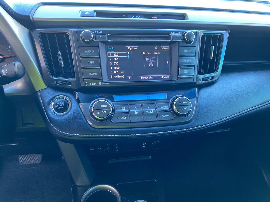 Used 2014 Toyota RAV4 Limited image 17