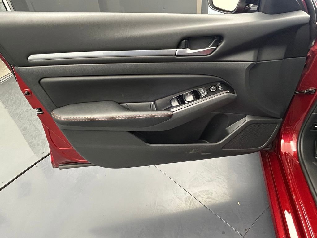 Used 2024 Nissan Altima 2.5 SR image 14