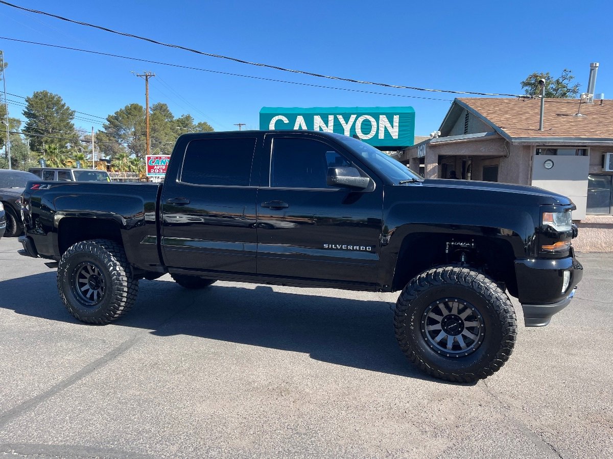 Used 2018 Chevrolet Silverado 1500 LT w/ All Star Edition AWD/4WD image 2