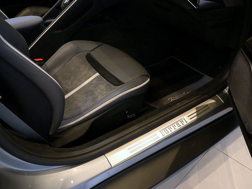 Certified 2026 Ferrari Roma Spider RWD image 96