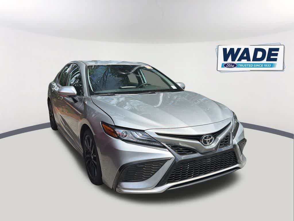 Used 2022 Toyota Camry XSE FWD image 3