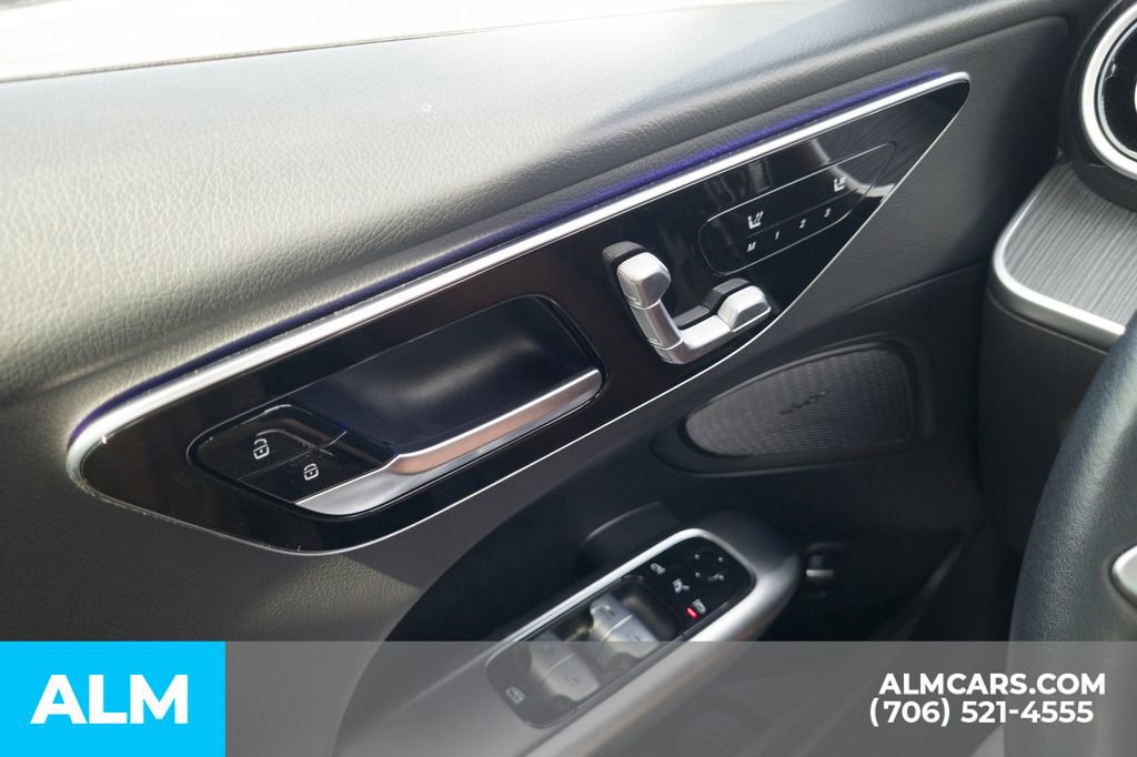 Used 2025 Mercedes-Benz C 300 Sedan image 33