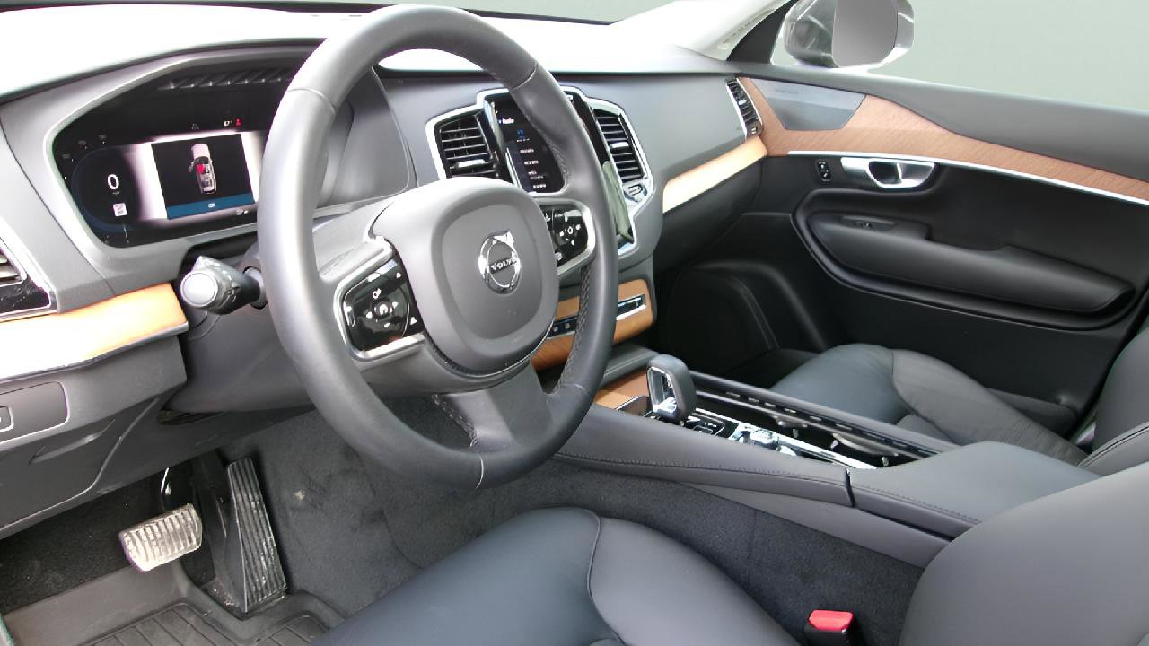 Used 2024 Volvo XC90 B6 Plus w/ Protection Package Premier image 13
