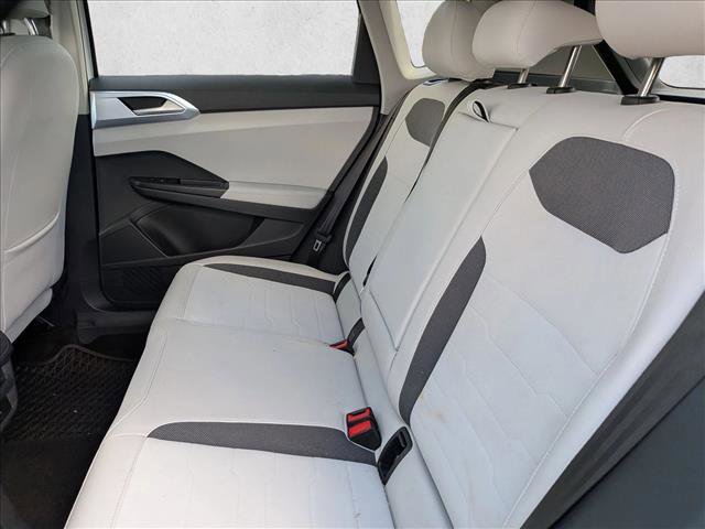 Used 2025 Volkswagen Taos SE AWD/4WD image 15