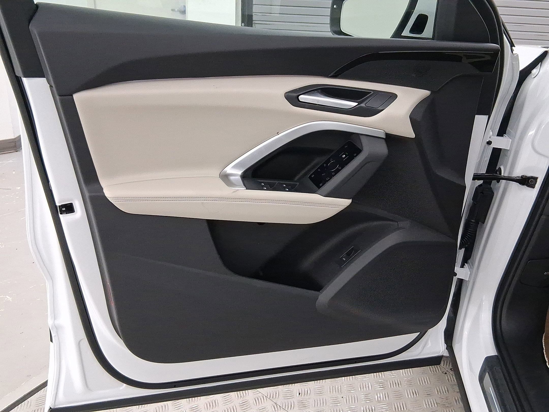 Certified 2025 Audi Q5 Premium w/ Convenience Package image 19