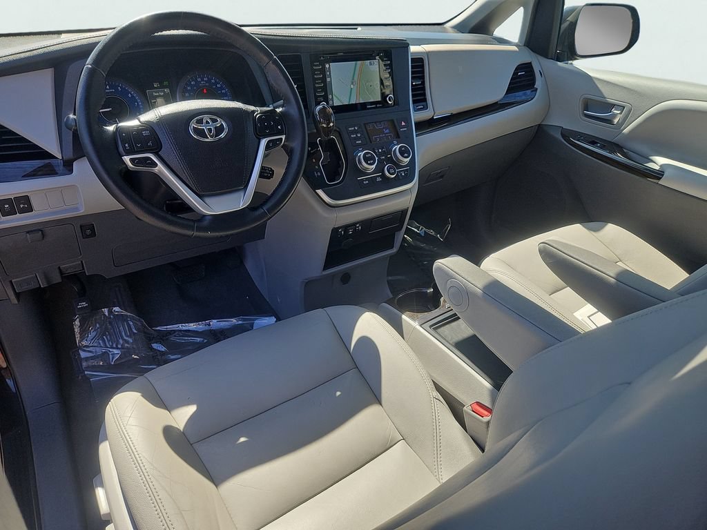 Used 2020 Toyota Sienna XLE w/ XLE Navigation Package AWD/4WD image 10