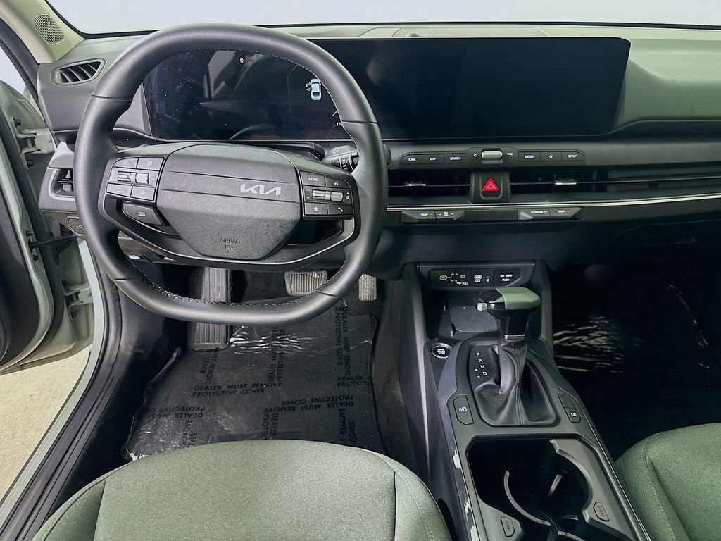 Used 2025 Kia K4 EX image 16
