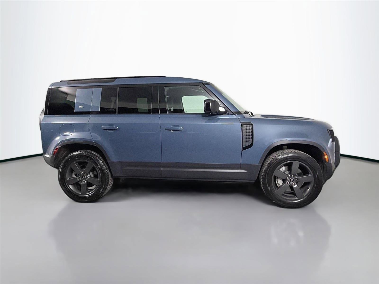 Certified 2021 Land Rover Defender 110 SE AWD/4WD image 4