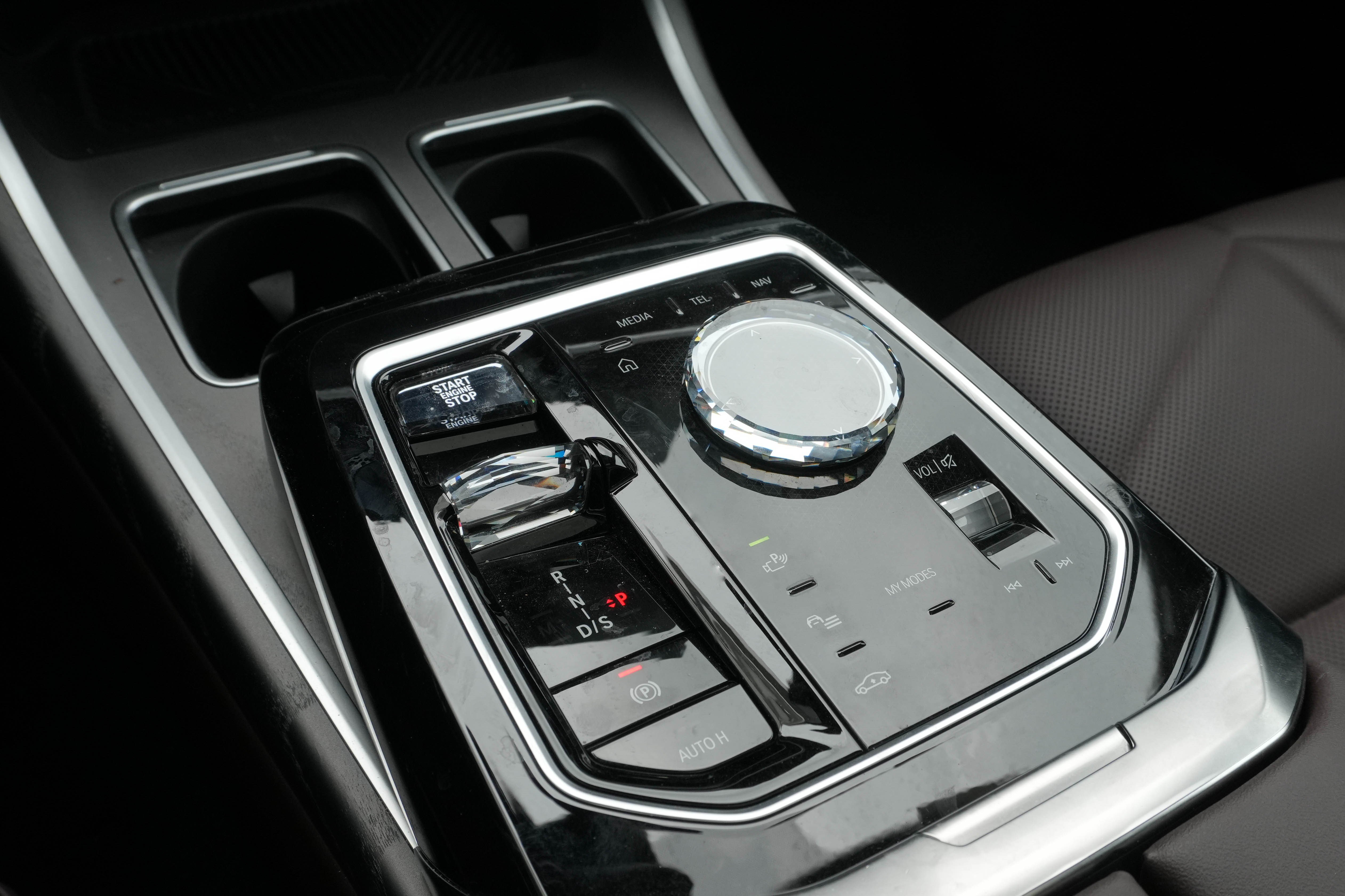 Certified 2023 BMW 740i RWD image 27