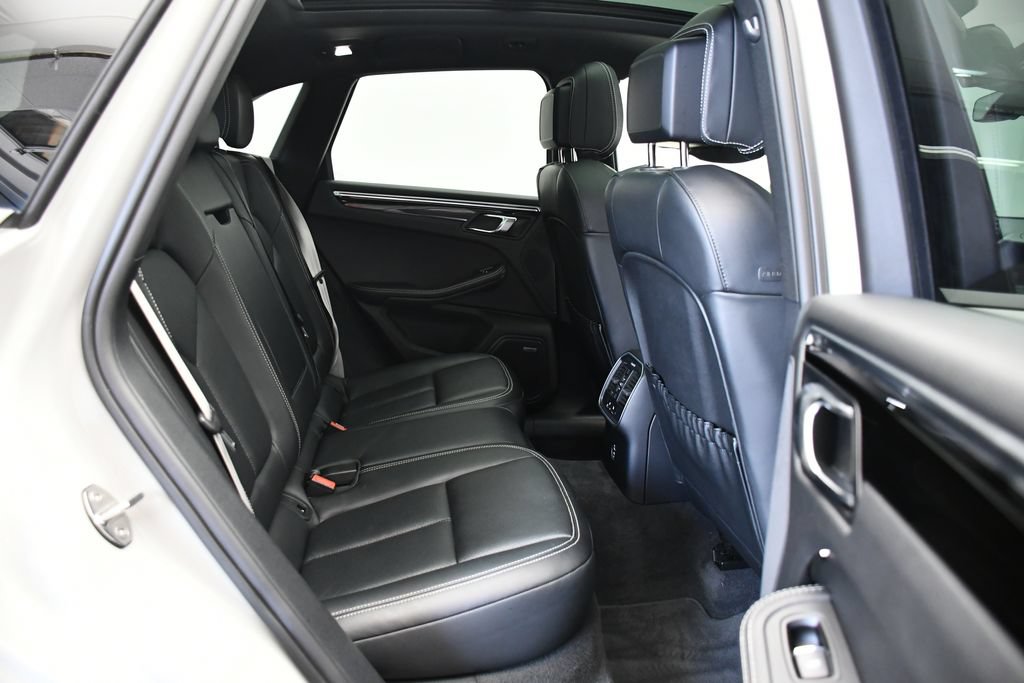 Certified 2024 Porsche Macan AWD/4WD image 50