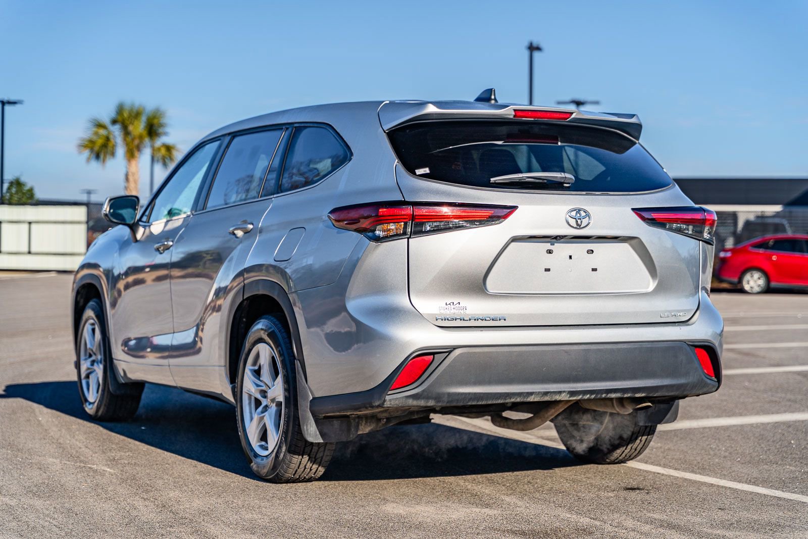 Used 2024 Toyota Highlander LE image 5