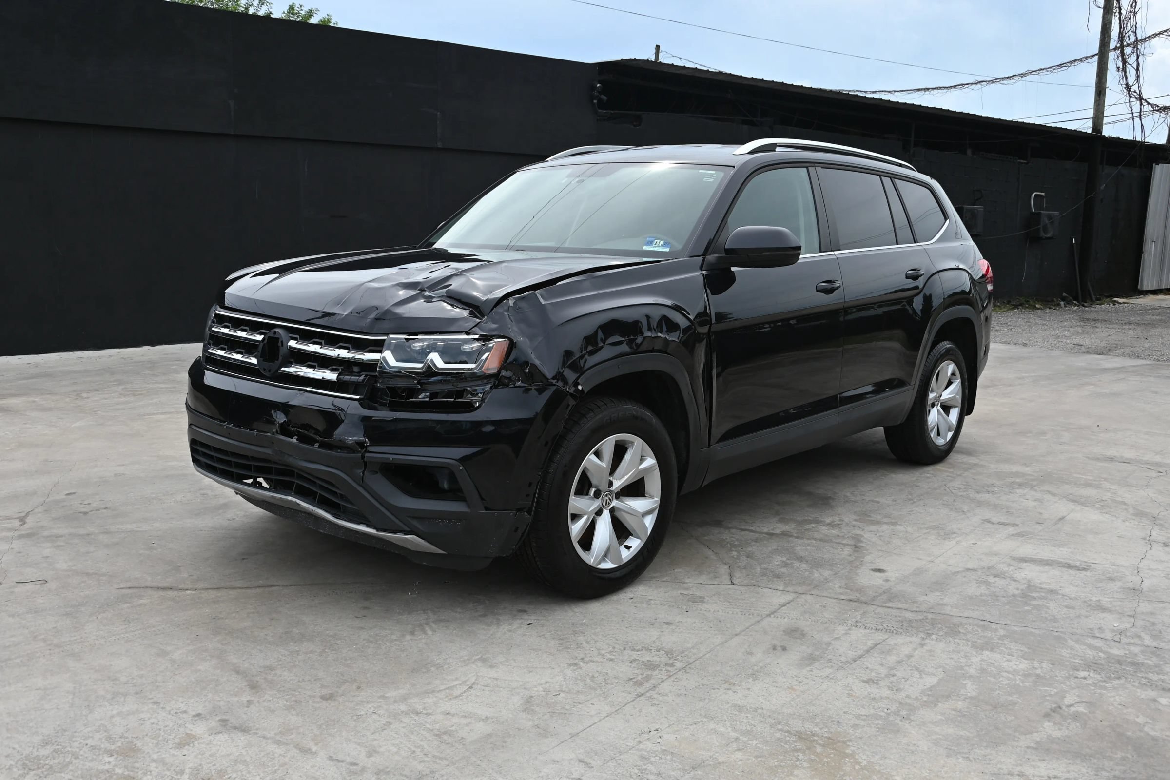 Used 2018 Volkswagen Atlas S FWD image 2