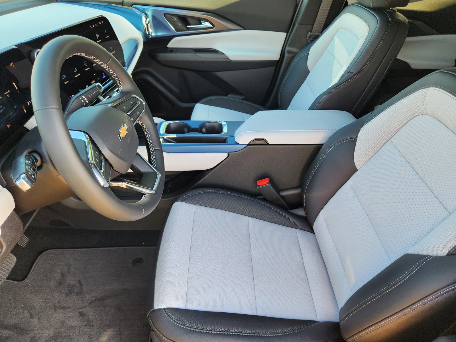 New 2026 Chevrolet Equinox EV LT image 9