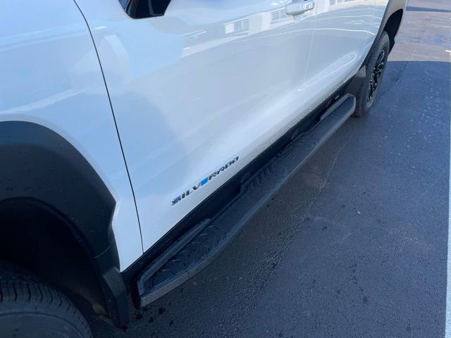 New 2025 Chevrolet Silverado EV LT image 10