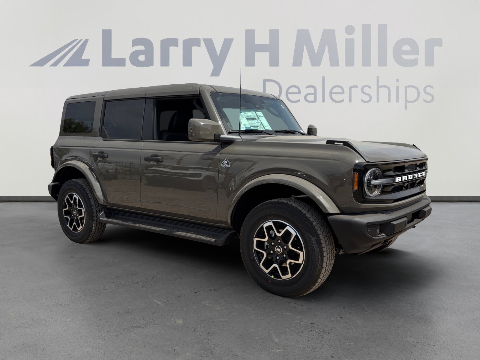 New 2026 Ford Bronco Outer Banks image 7