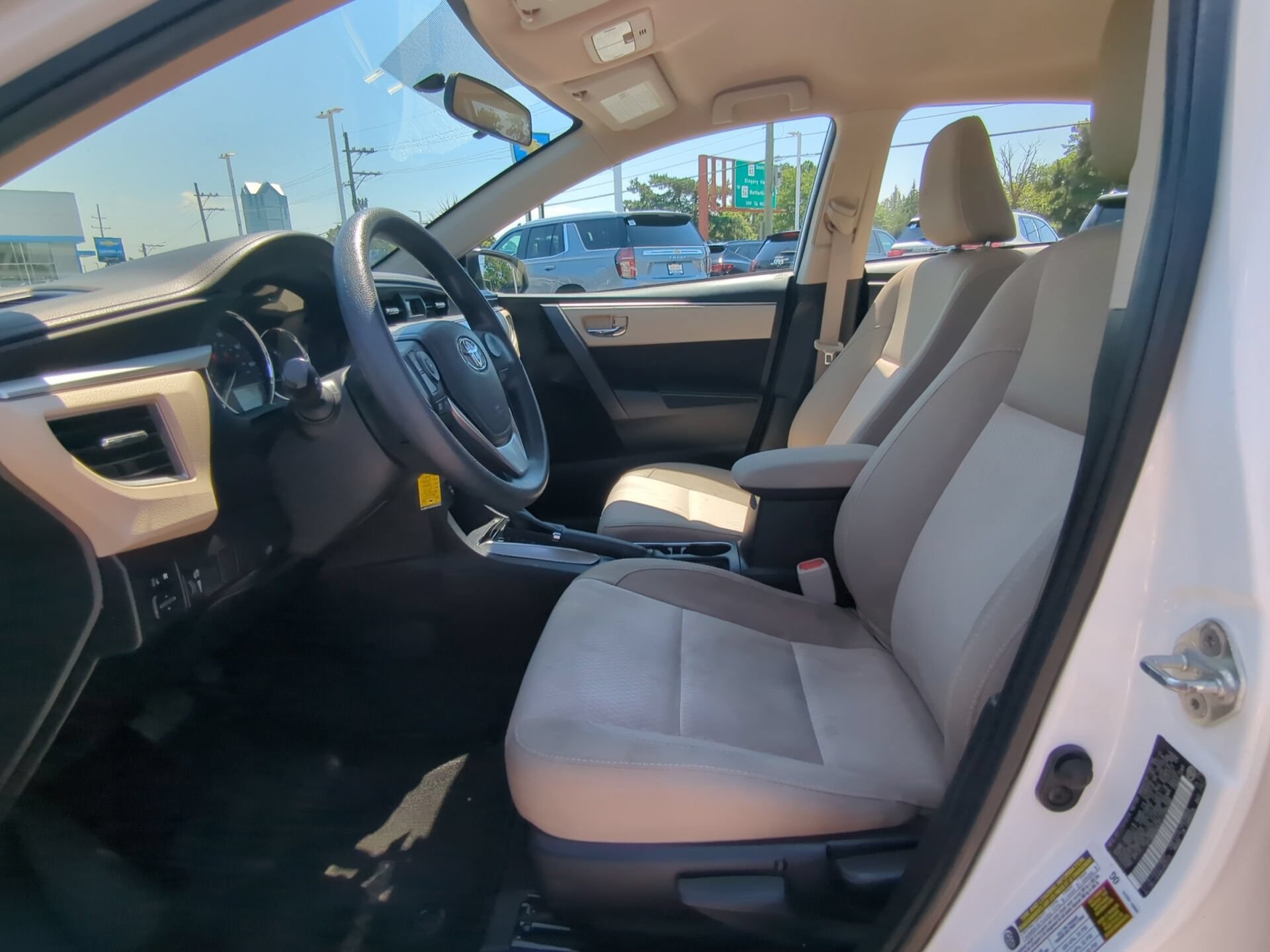 Used 2015 Toyota Corolla LE FWD image 15