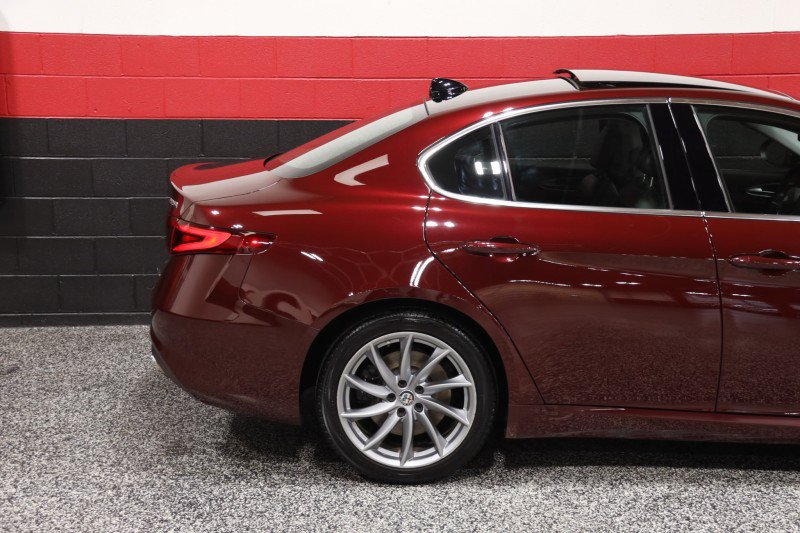 Used 2017 Alfa Romeo Giulia w/ Cold Weather Package RWD image 5