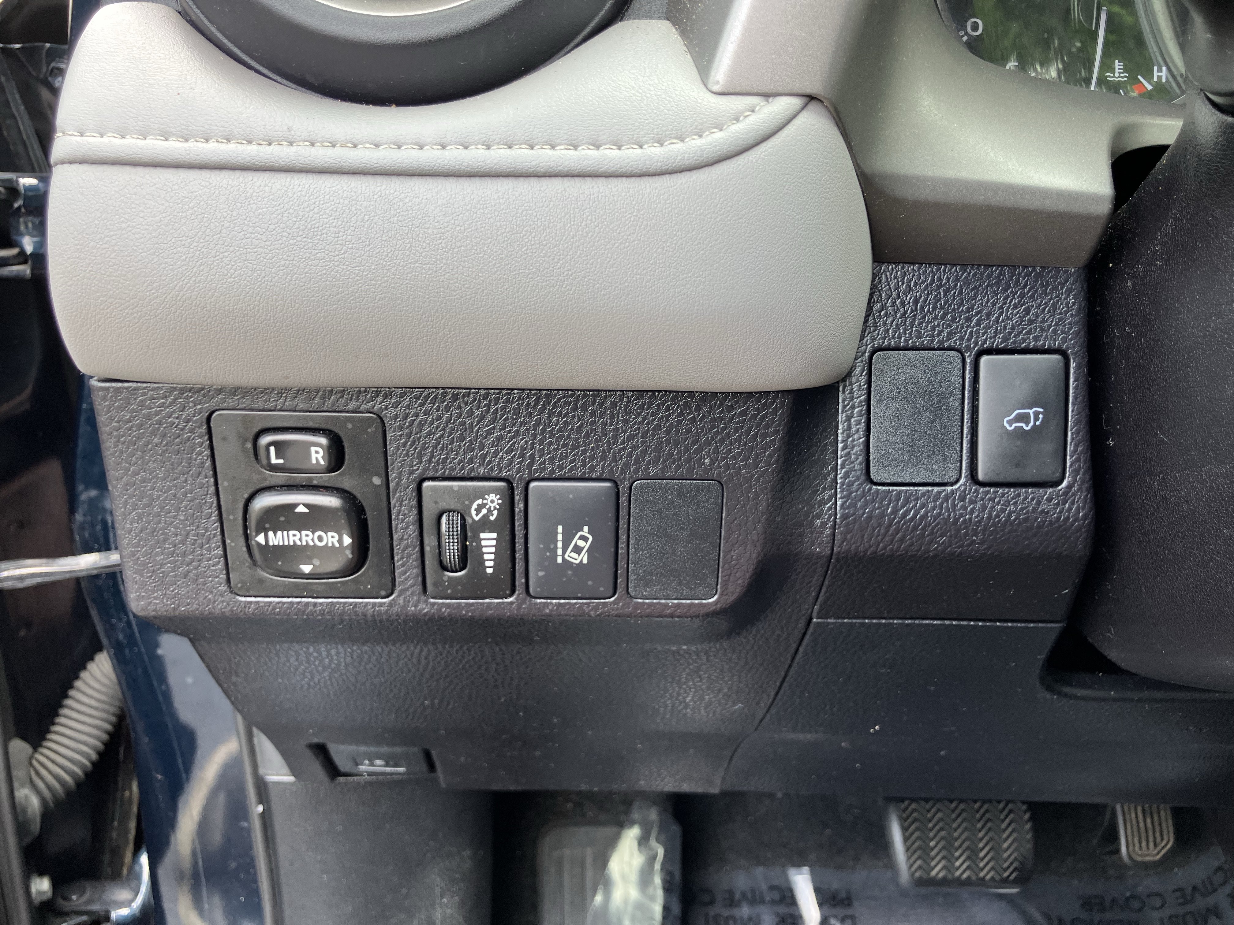 Used 2017 Toyota RAV4 XLE FWD image 19