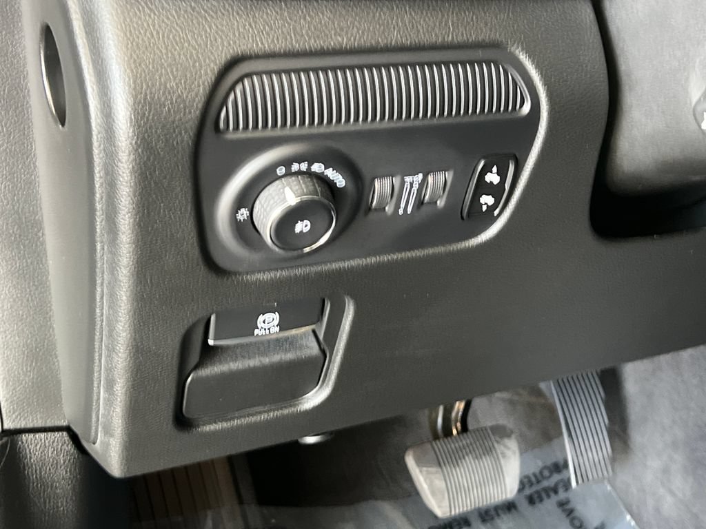 Used 2024 Jeep Wagoneer L Series III w/ Flexible Seating Group AWD/4WD image 30