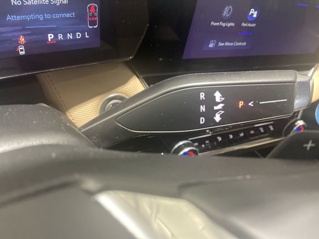 Used 2025 Chevrolet Equinox ACTIV w/ Safety and Technology Package image 16