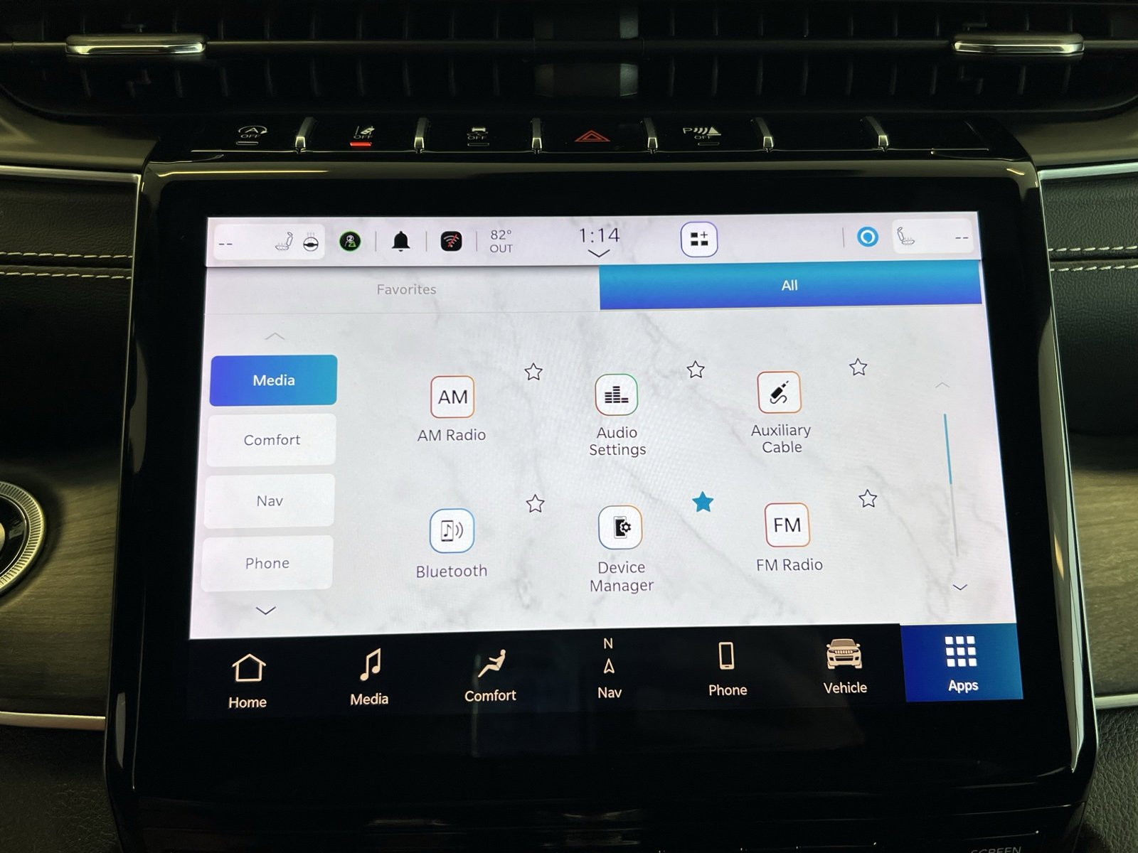 Used 2024 Jeep Grand Cherokee L Limited w/ Black Appearance Package image 23