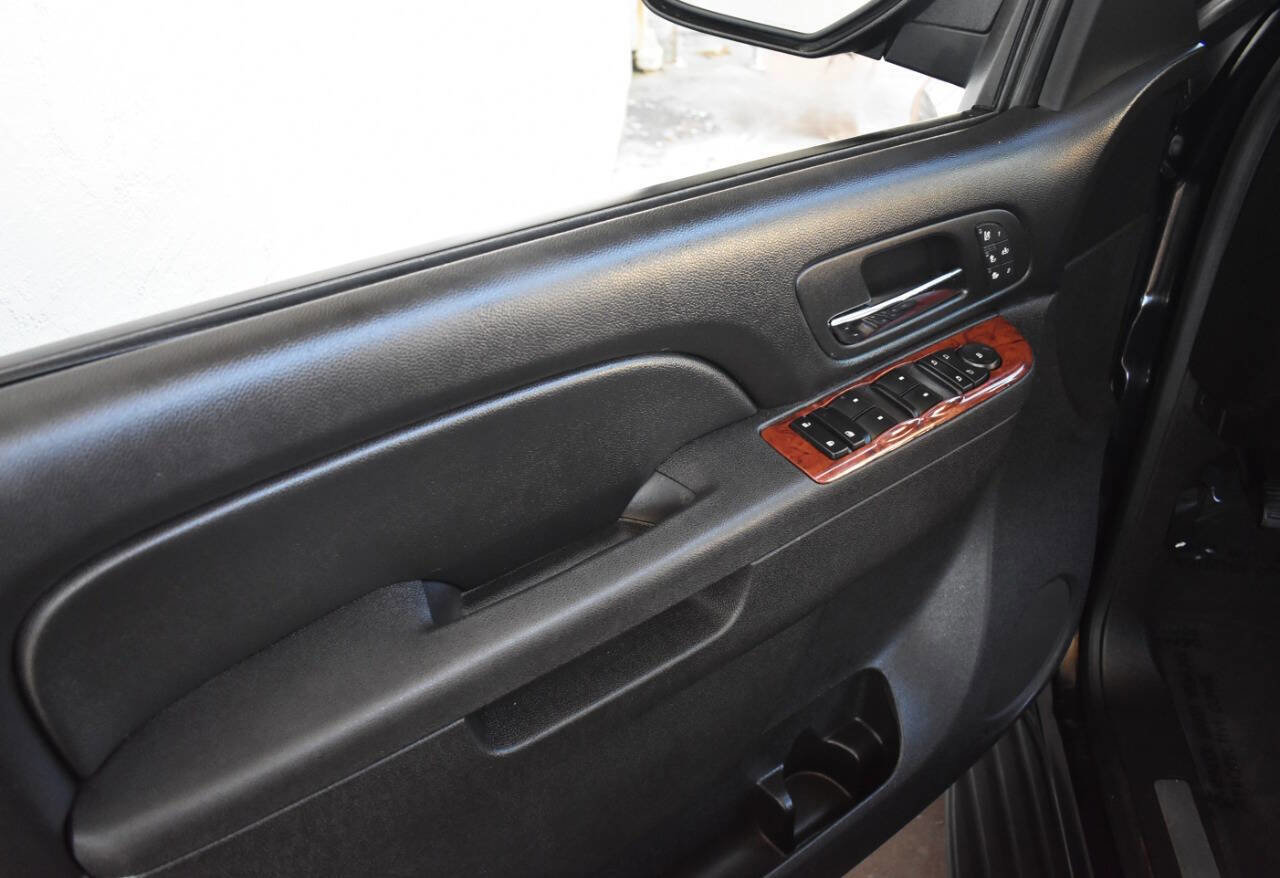 Used 2012 Chevrolet Tahoe LTZ image 37