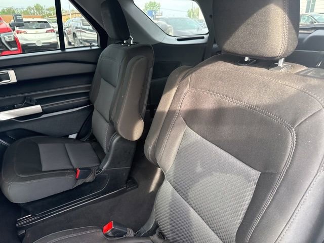 Used 2023 Ford Explorer XLT AWD/4WD image 25