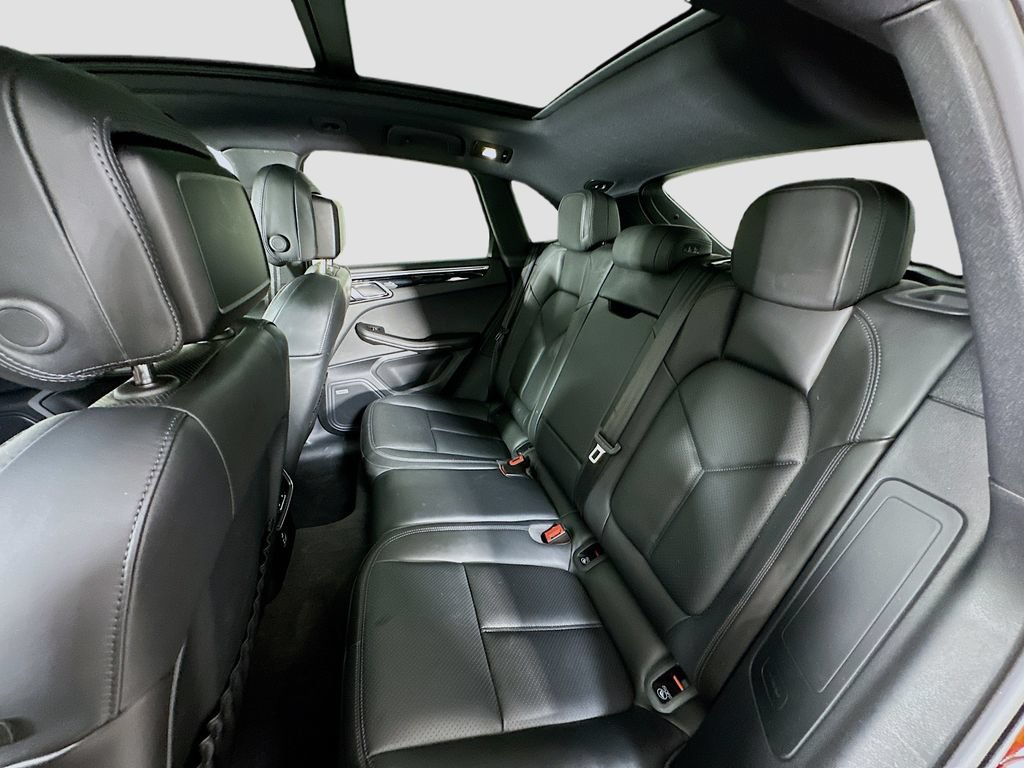 Certified 2022 Porsche Macan AWD/4WD image 24